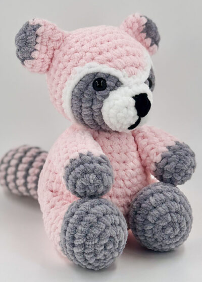 Peluche amigurumi raton laveur rose et gris fait main - Aube