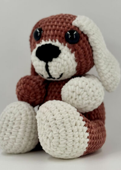 Amigurumi chien Alix fait main en laine Toucan fine - Sylïa Créations