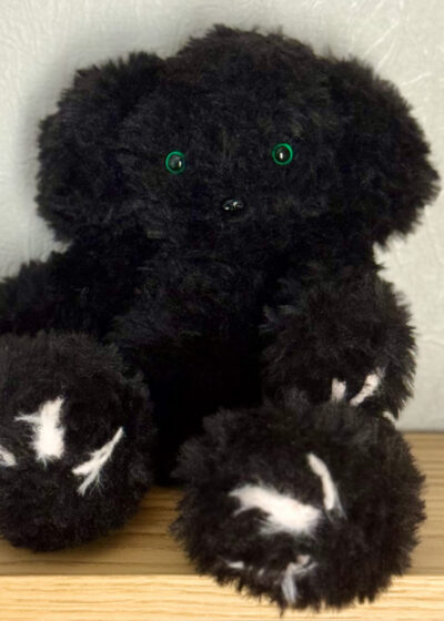 Onyx – Le Chien Amigurumi Noir Intense
